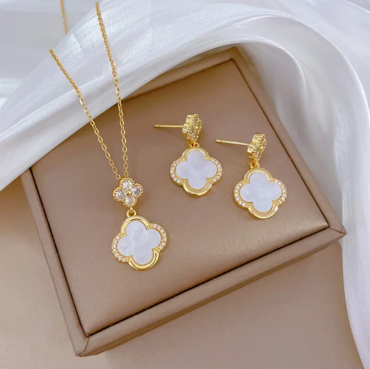 Zircon Clover Necklace & Earring Set – Stainless Steel Jewelry Set | Lucky Flower Pendant with Sparkling Crystals